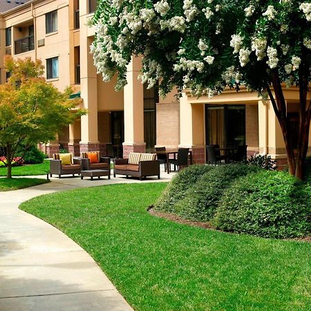 Courtyard By Marriott Atlanta Alpharetta Hotel Exterior foto