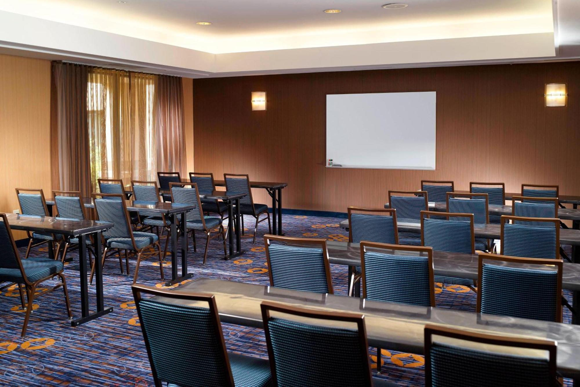 Courtyard By Marriott Atlanta Alpharetta Hotel Exterior foto