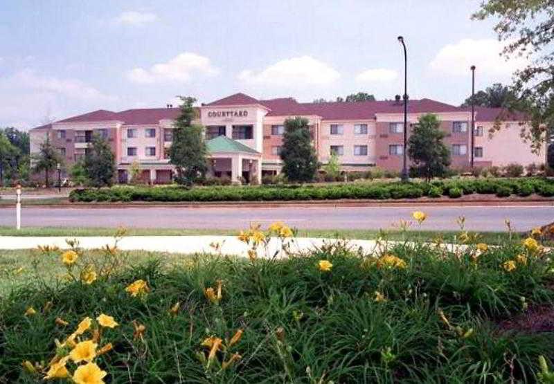 Courtyard By Marriott Atlanta Alpharetta Hotel Exterior foto